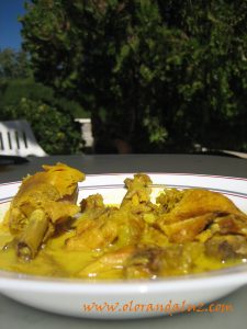 Pollo salsa de almendras