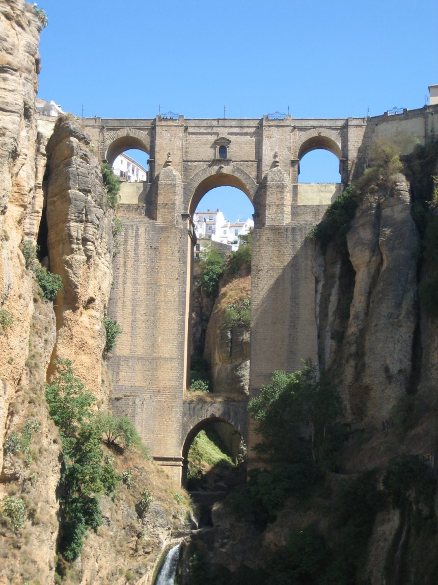 Disfrutando en el puente de Ronda