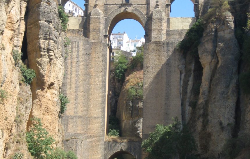 Disfrutando en el puente de Ronda