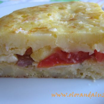 Tortilla rellena de jamon, tomate y queso azul Tortilla rellena de jamón, tomate y queso azul