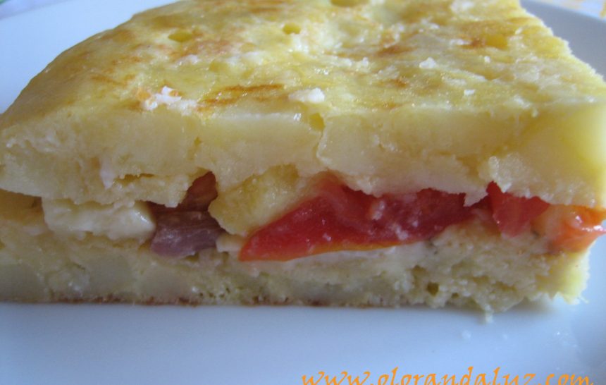 Tortilla rellena de jamón, tomate y queso azul