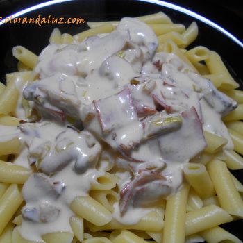 macarrones-carbonara Macarrones con nata, bacón y champiñones