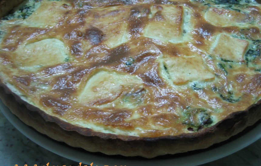 Quiché de espinacas, queso y bacón