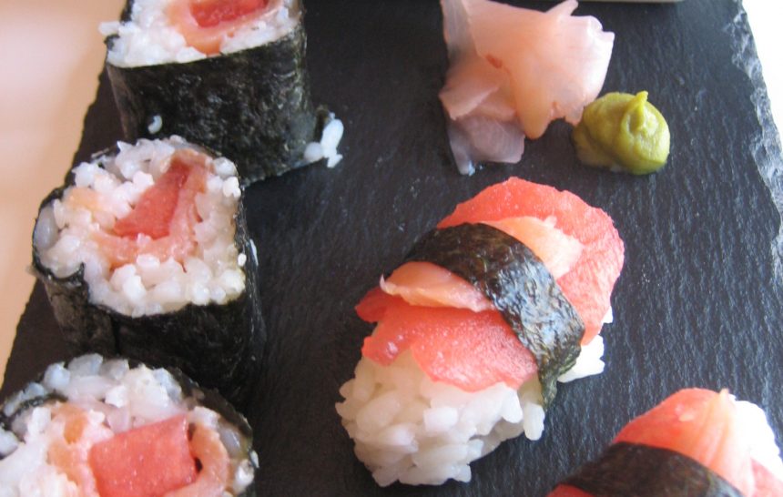 Sushi de sandía y salmón ahumado