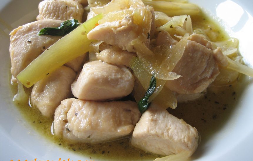 Pollo con cebolleta y calabacín al aroma de albahaca
