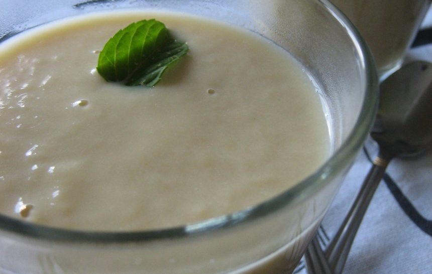 Sopa fría de espárragos blancos en conserva