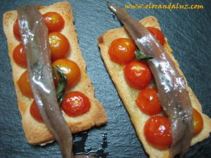 Tosta-tomates-cherry-anchoas