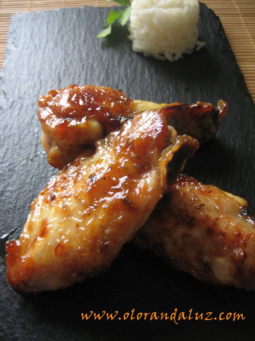 Alitas de pollo al horno con curry, miel y canela