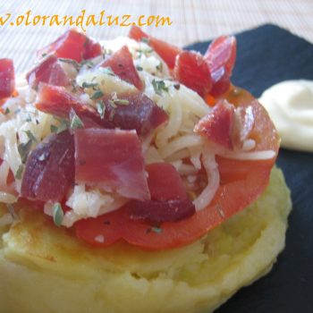 Minipizzas-patata-jamonserrano-tomate-queso-#RetoCanalCocina Minipizzas de patata, jamón serrano, tomate y queso #RetoCanalCocina