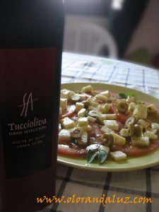 ensalada-tomate-queso-fresco-aceite de albahaca