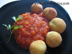 botitas-de-patata-con-salsa-de-tomate