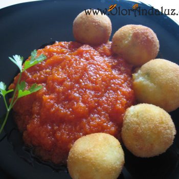 botitas-de-patata-con-salsa-de-tomate Bolitas de patata con salsa de tomate