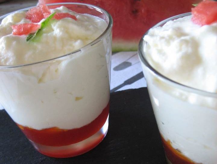 Mousse-de-queso-con-mermelada-de-sandia