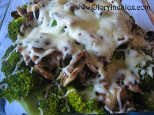 brocoli-con-champiñones-y-queso-gratinado