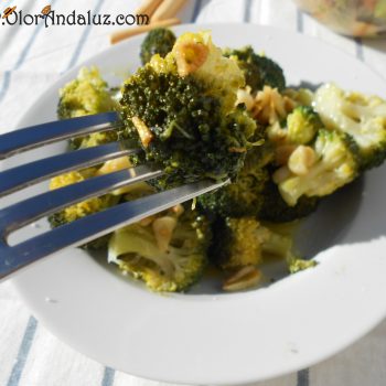 brocoli-al-vapor-con-ajo-y-aove brocoli-al-vapor-con-ajo-y-aove