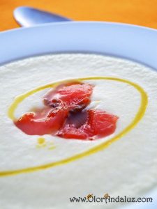 sopa-fria-de-melon-con-salmon-ahumado