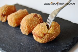 croquetas-queso-azul-pasas