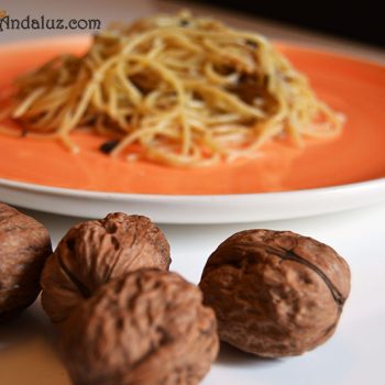 Espaguetis con salsa de nueces