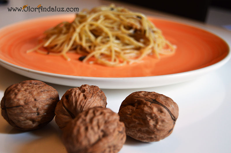 Espaguetis con salsa de nueces