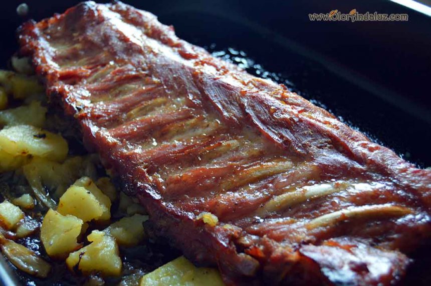 Costillar adobado al horno