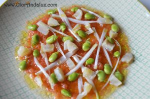 Ensalada de habas-tomate-bacalao