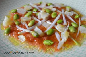 Ensalada de habas-tomate-bacalao