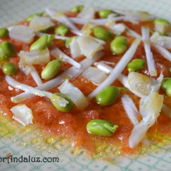 Ensalada de habas-tomate-bacalao