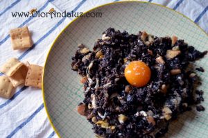 Revuelto-morcilla-manzana-pasas