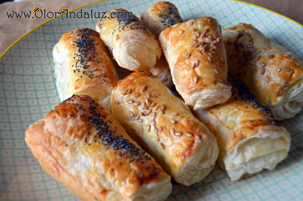 Mini-napolitanas de pimientos caramelizados y queso de cabra