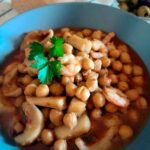 Guiso de garbanzos con chocos y gambas