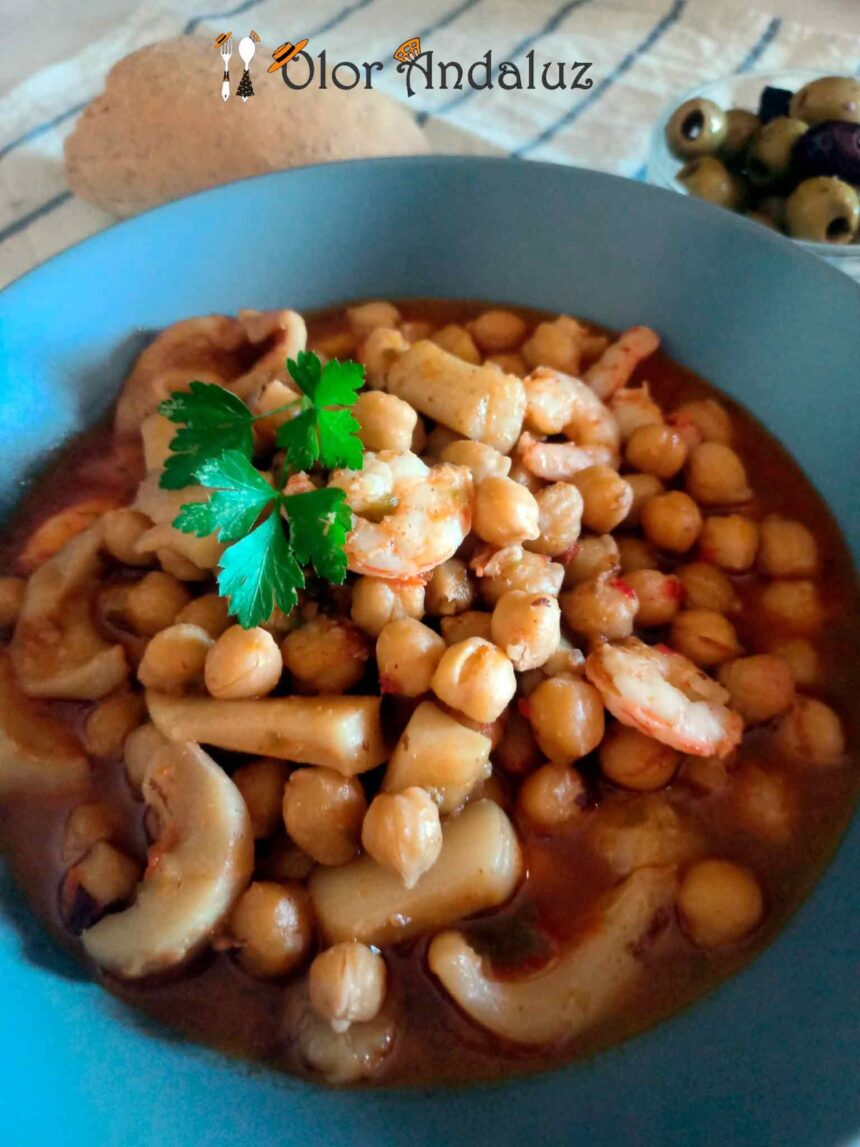 Guiso de garbanzos con chocos y gambas